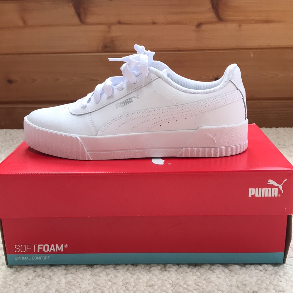 Puma Women’s Carina White sneaker- size 10